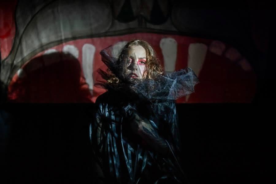 Emma Ruth Rundle surrounded herself with friends to create ‘These Killing Times'