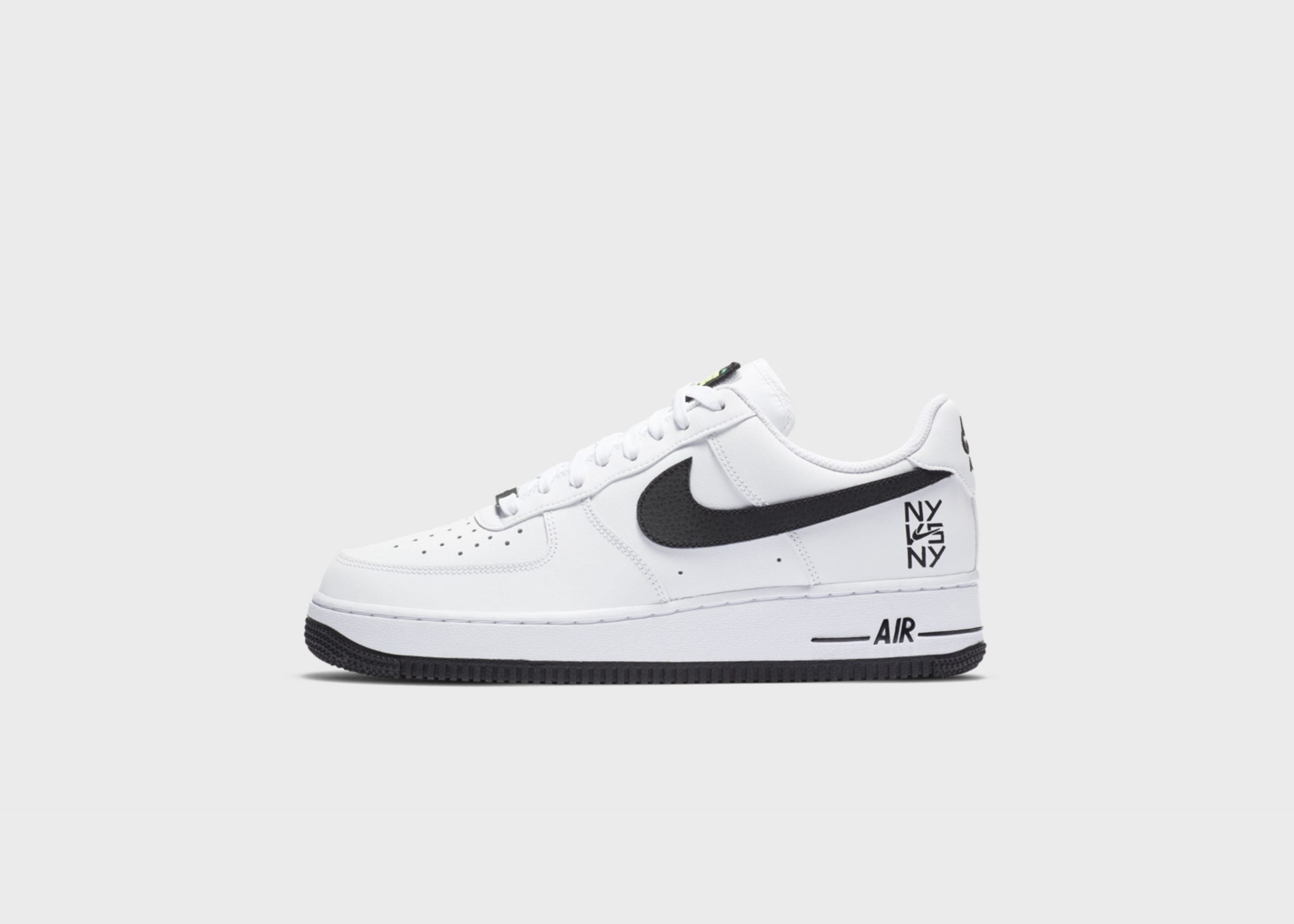 Air force 1s white and black sale