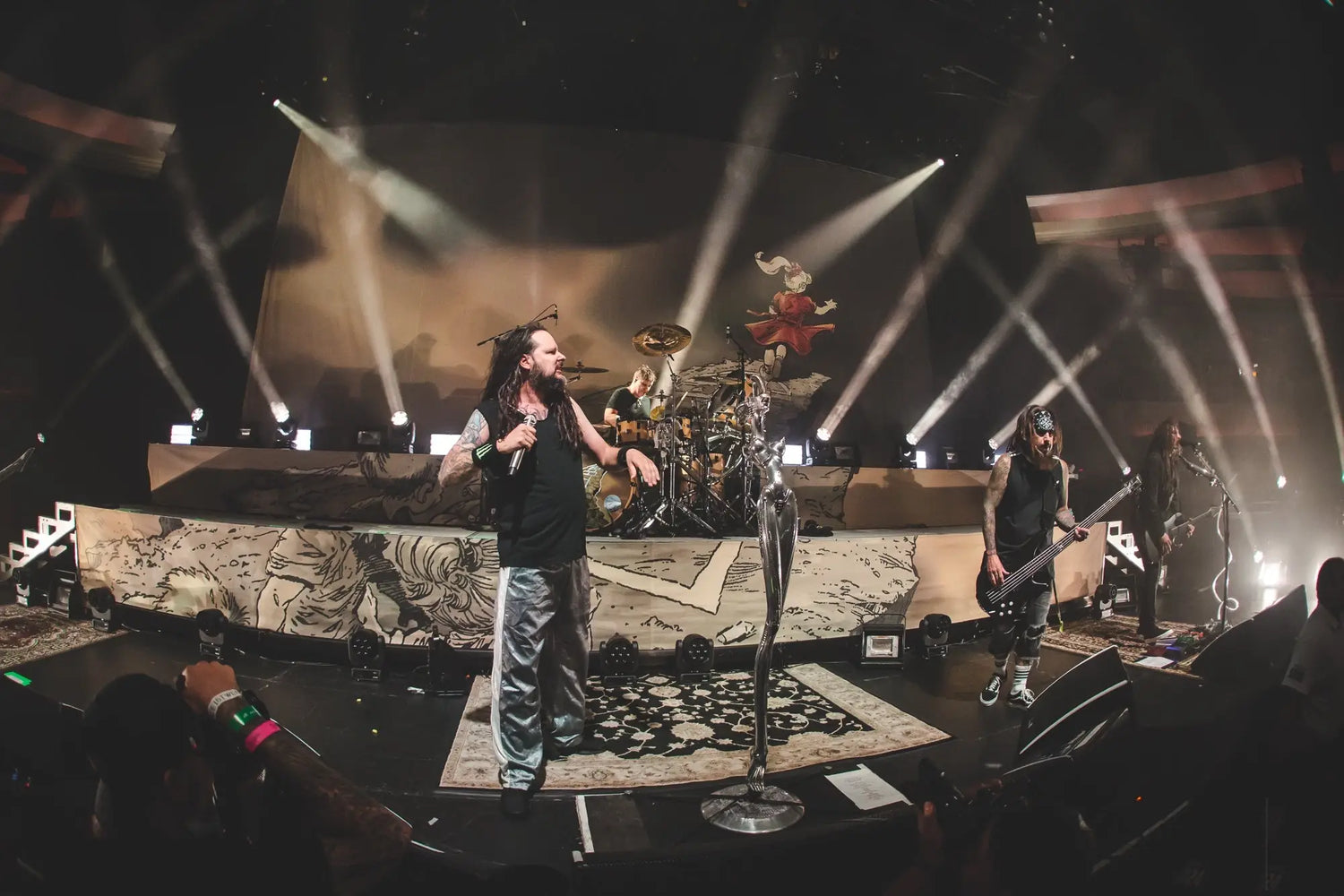 A LOOK BACK: REVISITING KORN’S HOLLYWOOD TAKEOVER CELEBRATING TWO DECADES OF ‘FOLLOW THE LEADER’