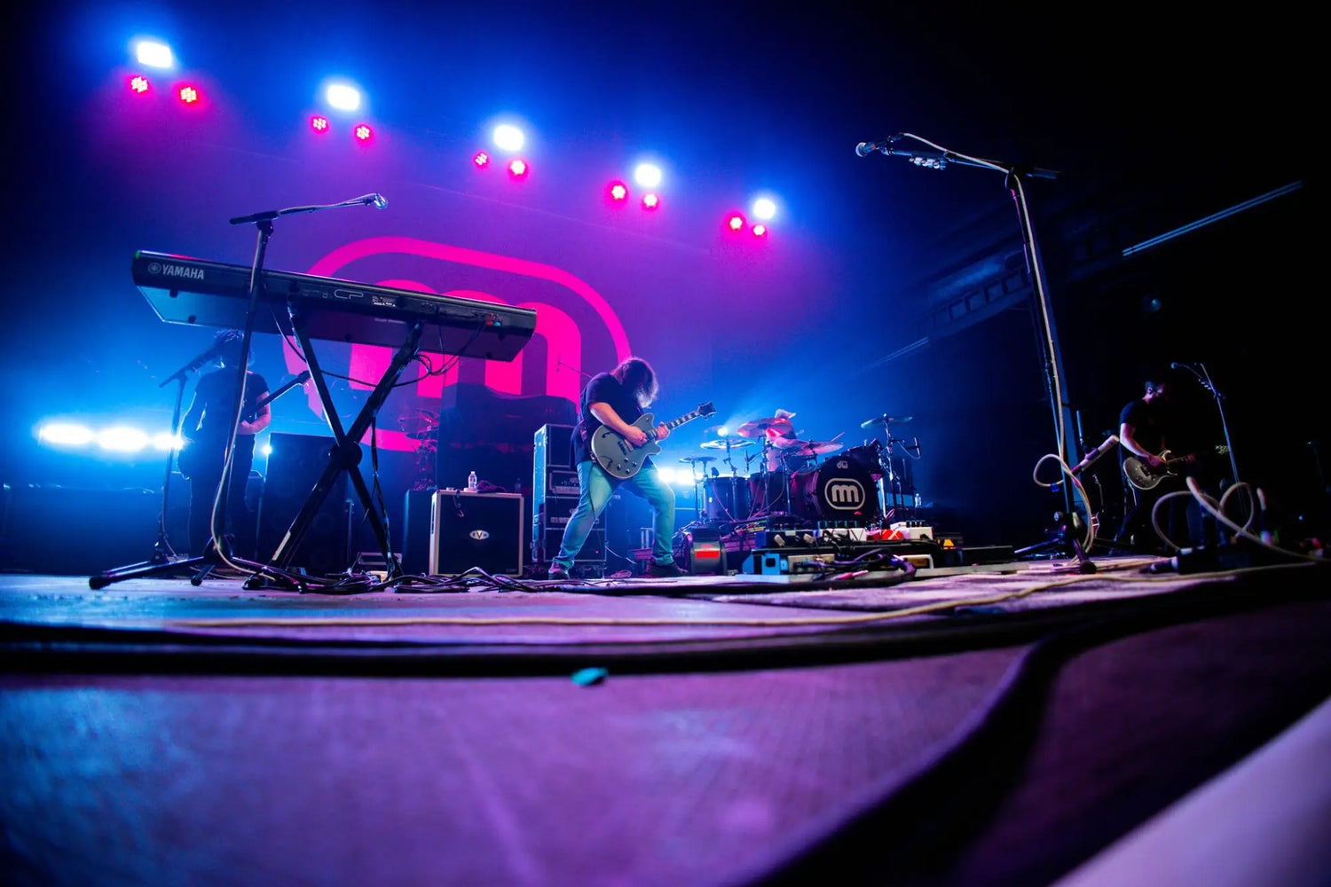 MAMMOTH WVH RECRUITS NITA STRAUSS FOR FALL HEADLINING TOUR