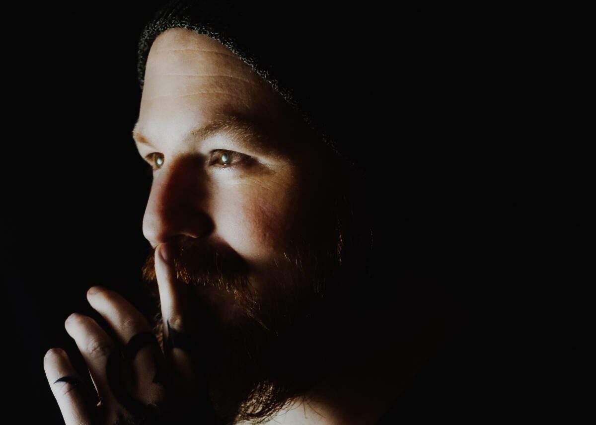 Nadae combines a poignant ode and progressive metalcore on ’The Lover’