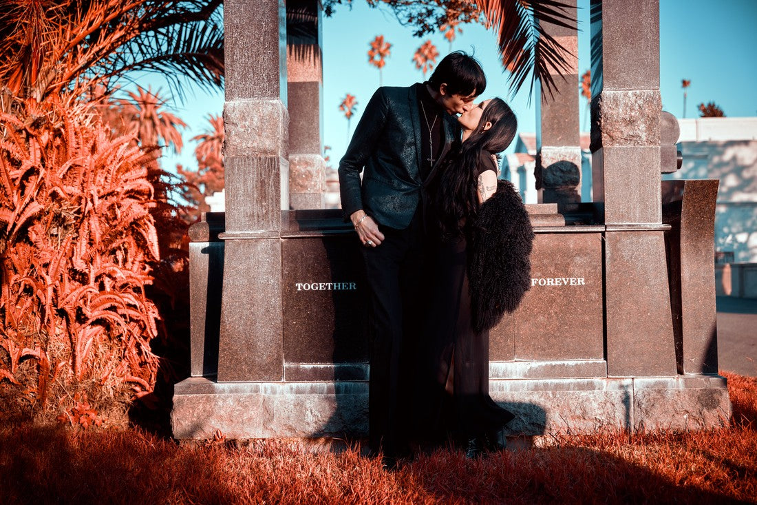 Twin Temple Reveal Elegant Murder Ballad with "Love You to Death"