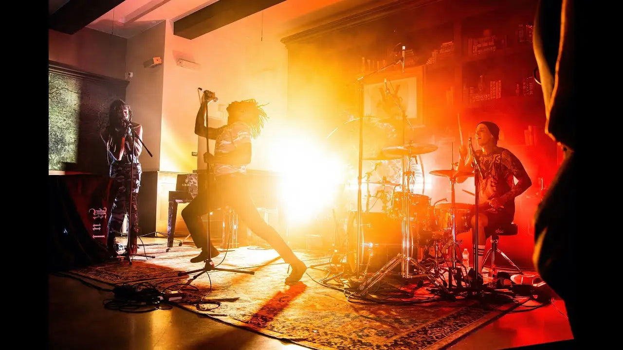 Watch Ho99o9’s live set with a Travis Barker