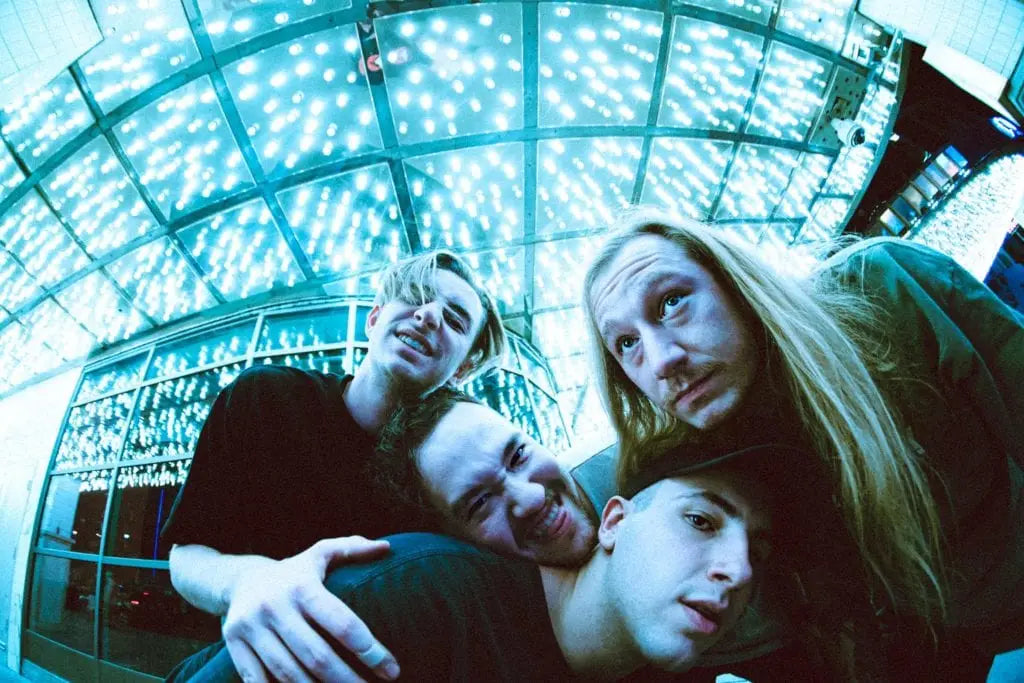 Premiere: Distinguisher Push the Pack with ’Nothing Is Real’