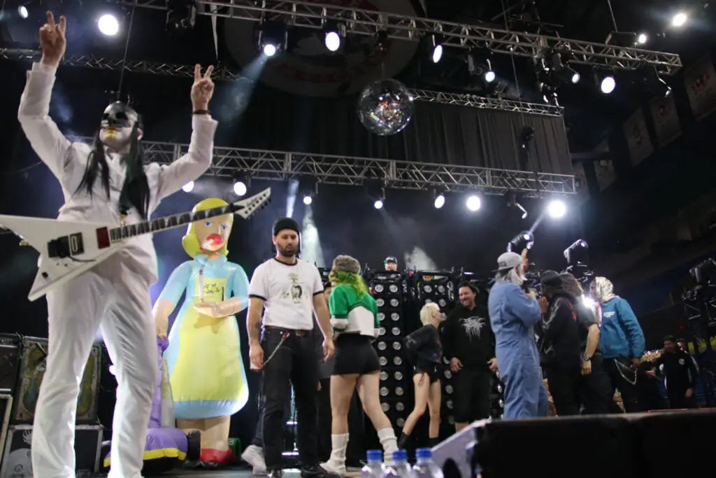 Heavy Haul: Scowl level up as both DIY champs and arena-ready prospects on the Limp Bizkit tour